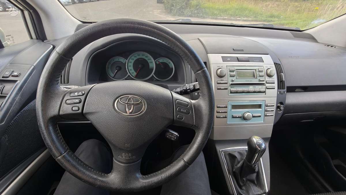 Toyota Corolla Verso - 5