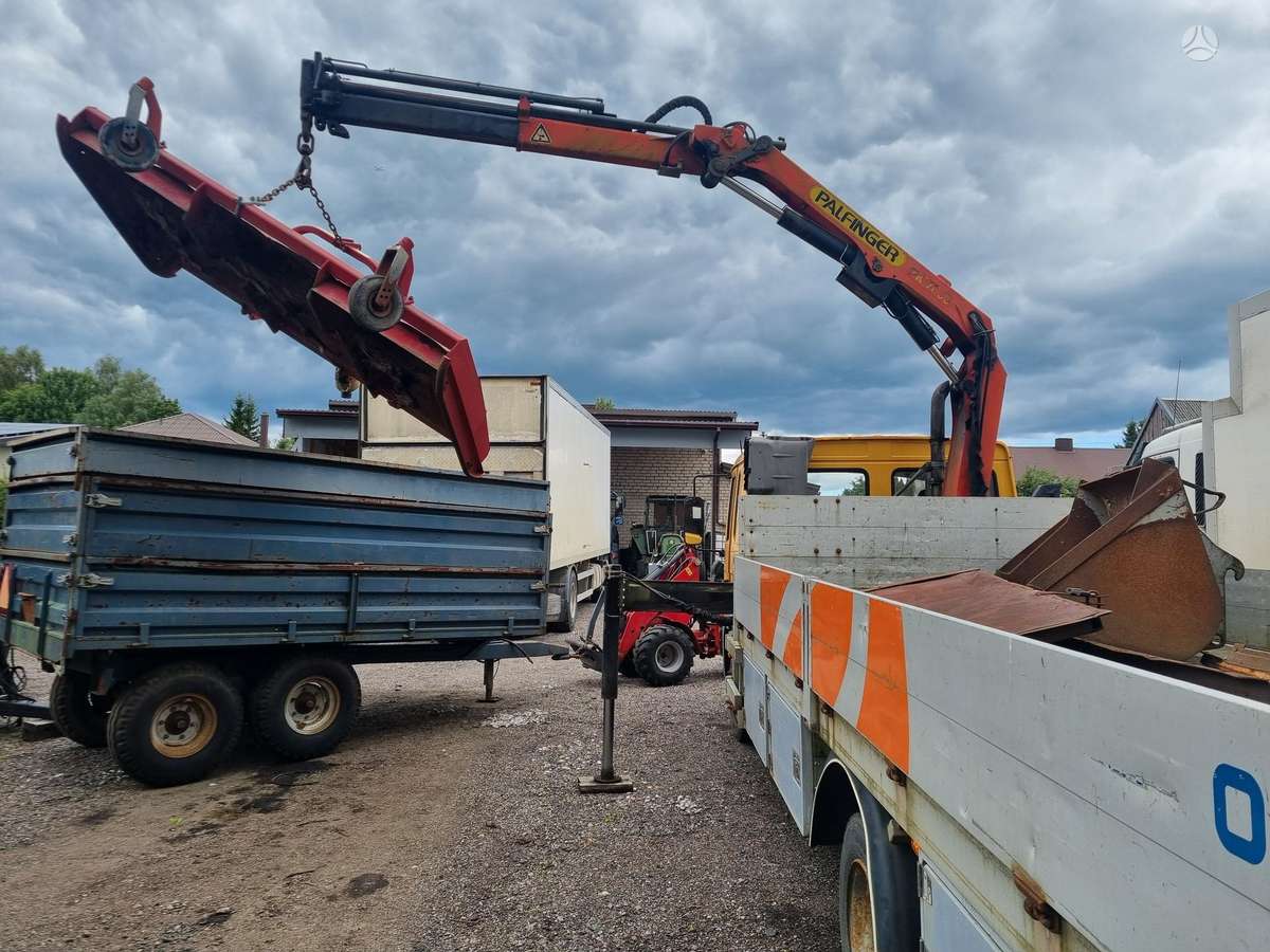 Volvo FL 220, su kranu