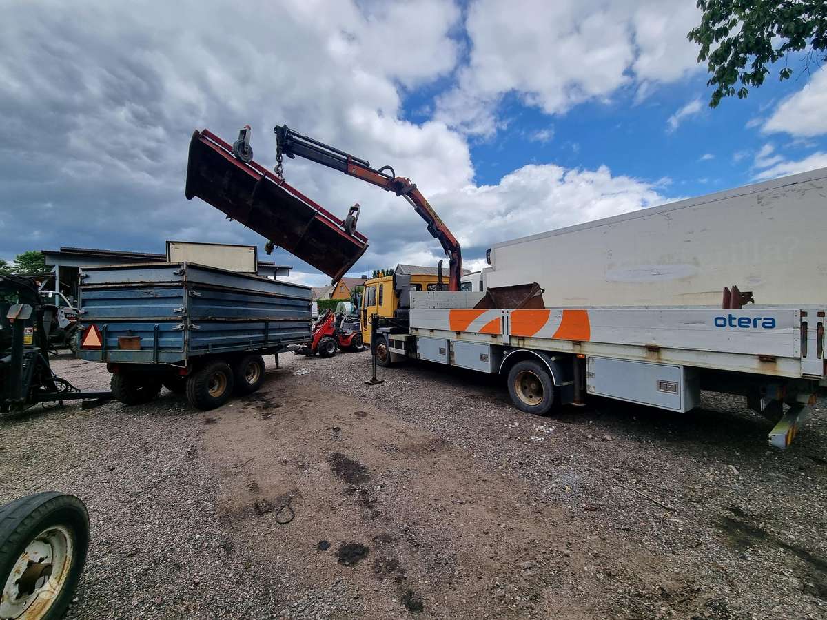 Volvo FL 220, su kranu