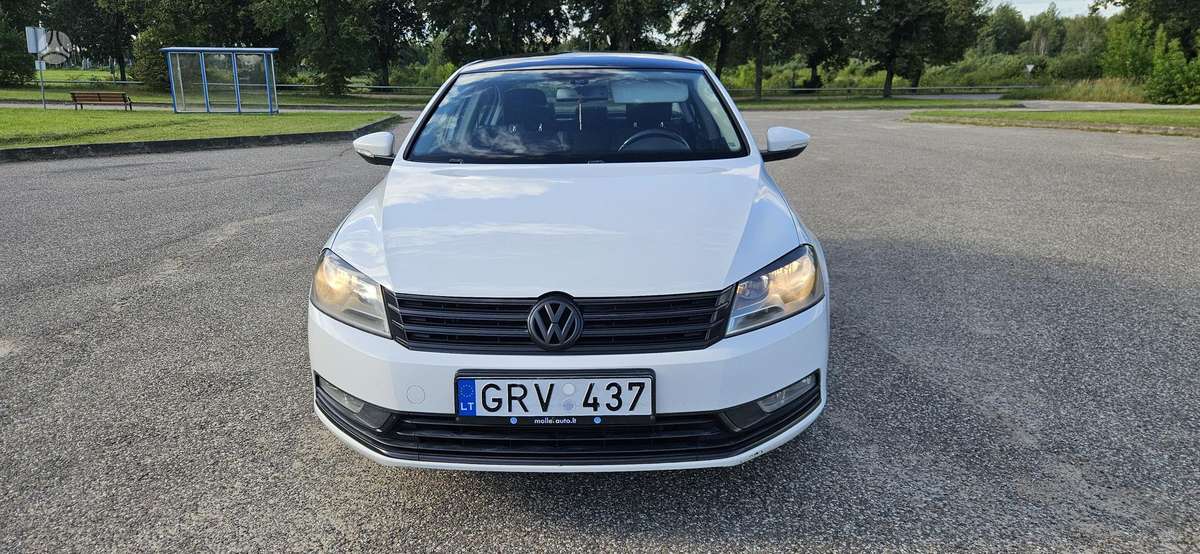 Volkswagen Passat - 1