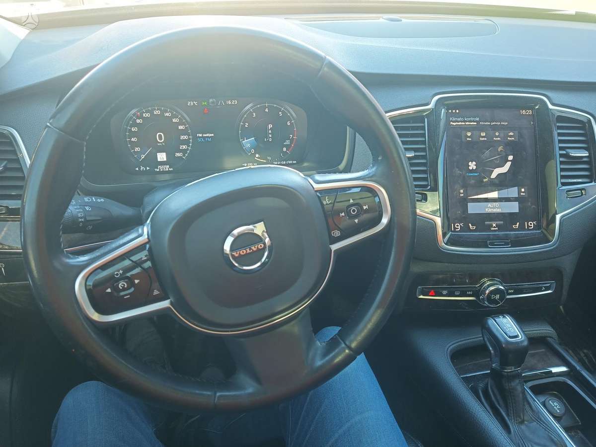 Volvo XC90, off-road / crossover