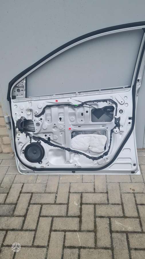 Toyota Auris doors