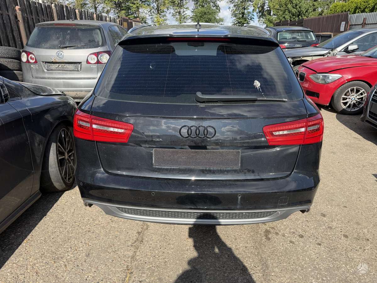 Audi A6 Salono nera