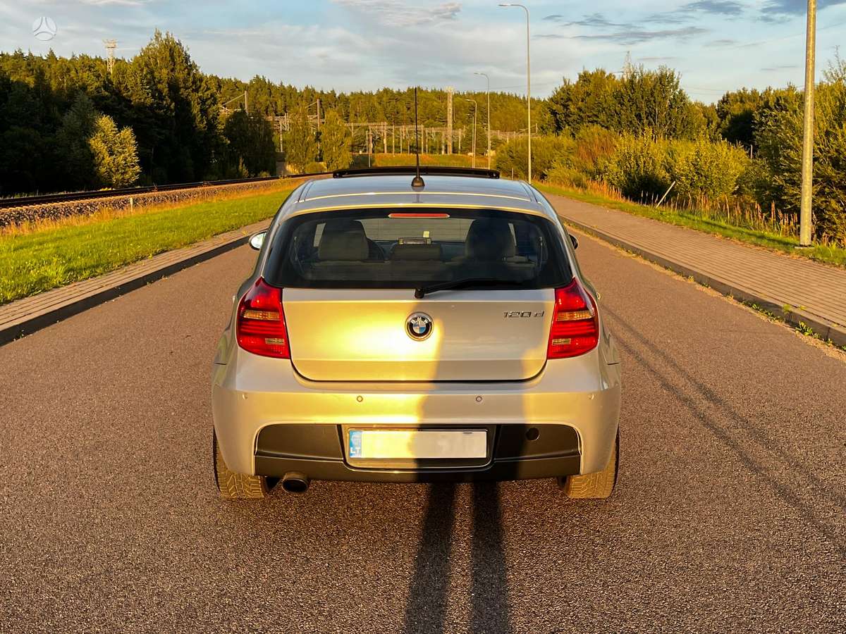 BMW 120, 2.0 l., hatchback