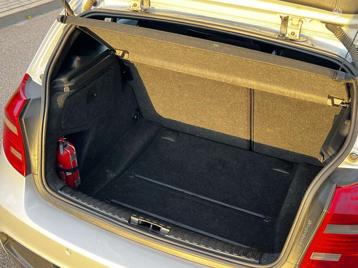 BMW 120, 2.0 l., hatchback
