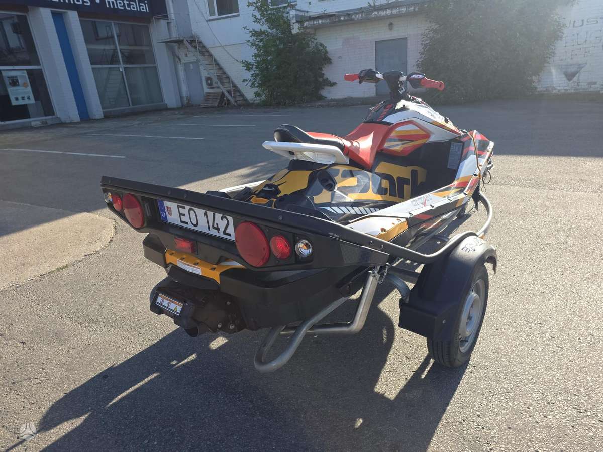 Sea-Doo Spar Trixx, водные мотоциклы