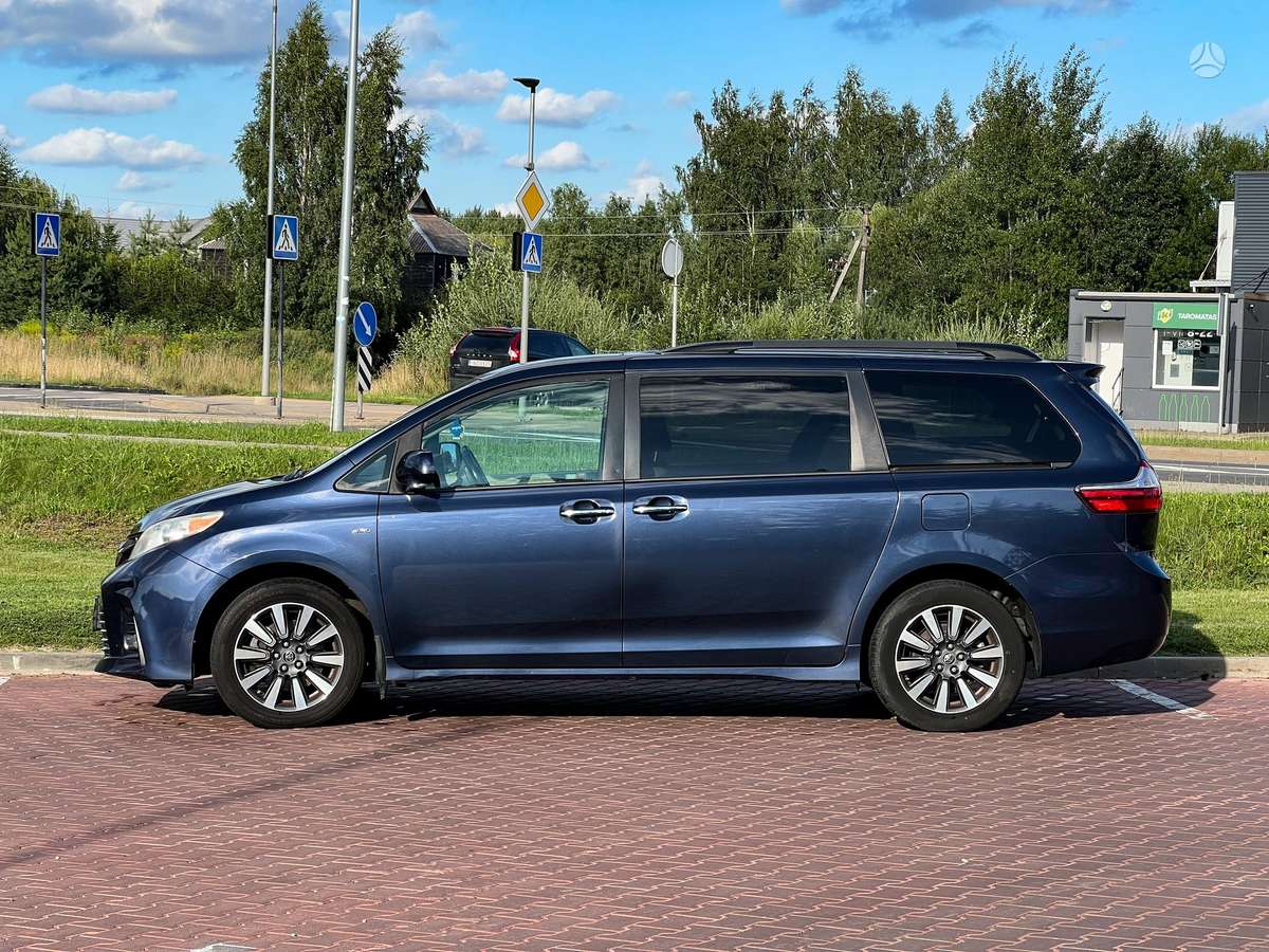 Toyota Sienna - 2