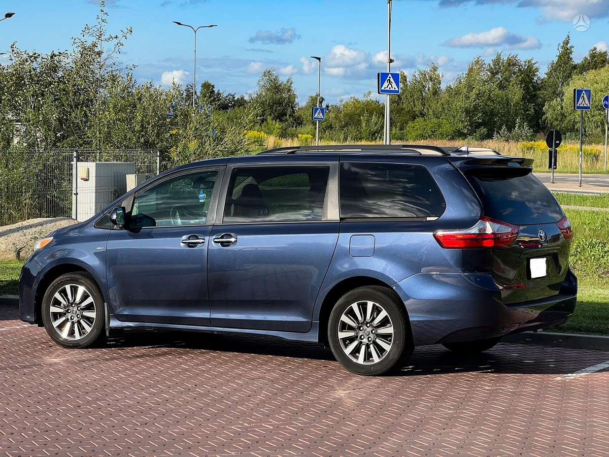 Toyota Sienna - 3