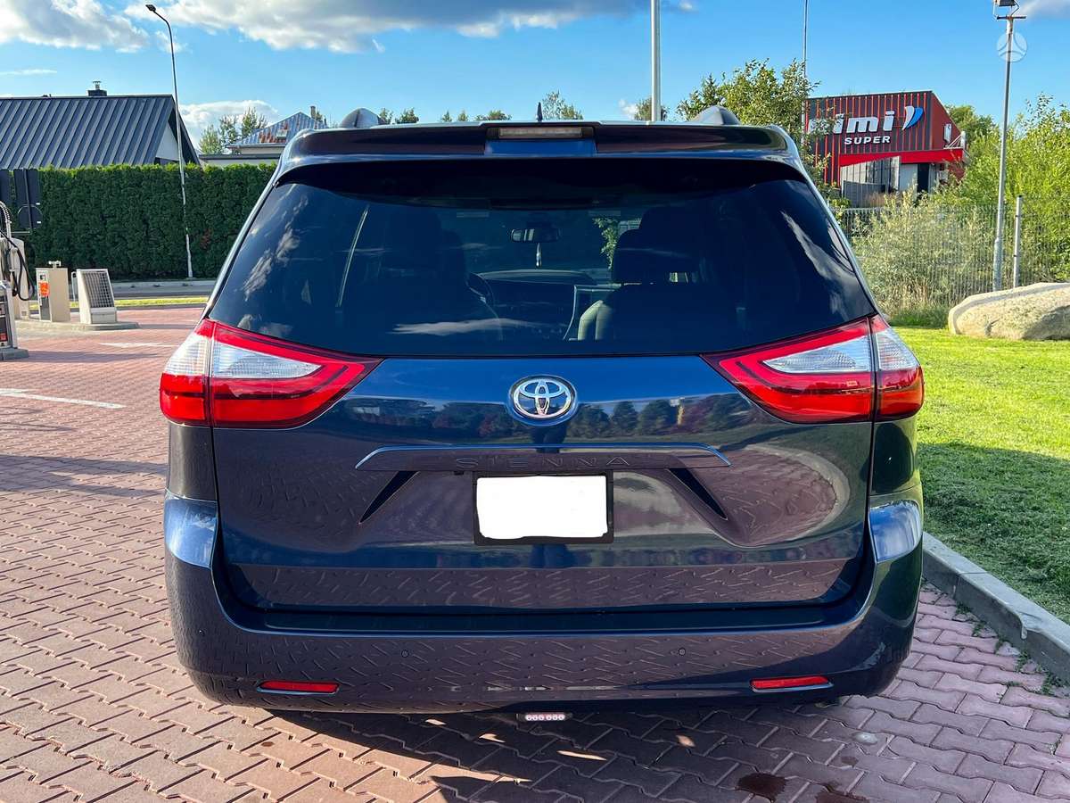 Toyota Sienna - 4