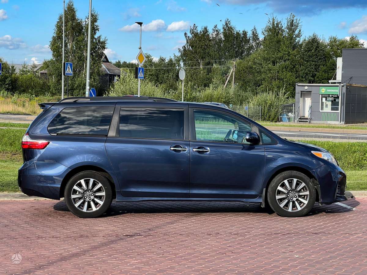 Toyota Sienna - 7