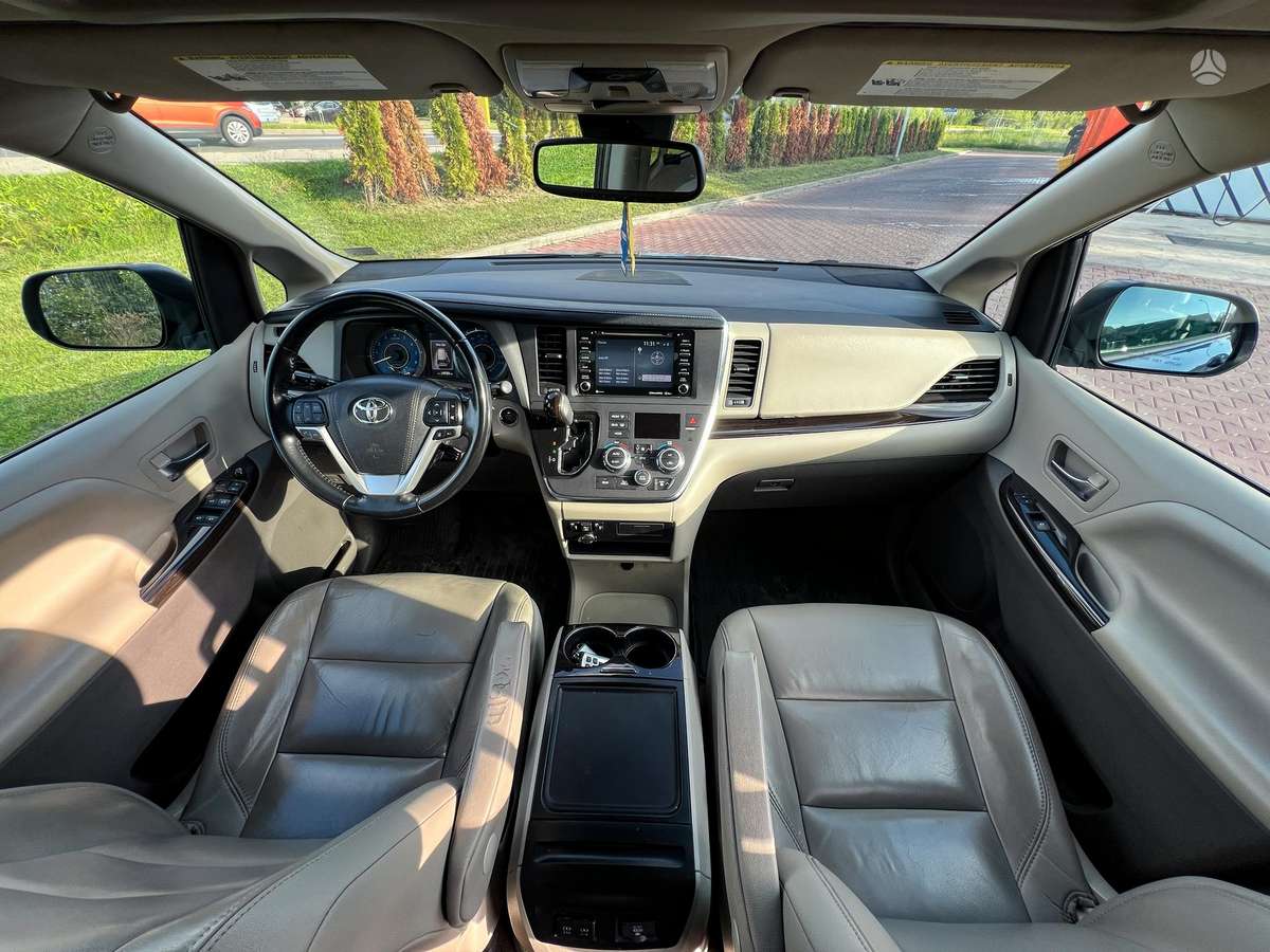 Toyota Sienna - 11