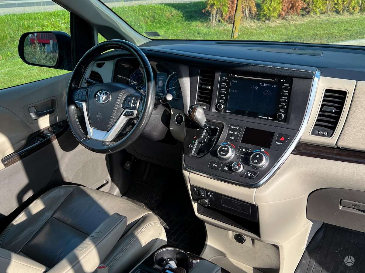 Toyota Sienna - 12