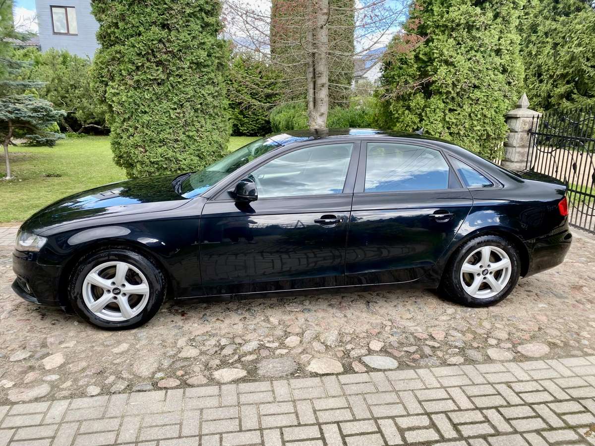 Audi A4, 2.0 l., Седан