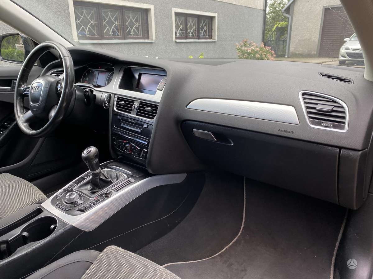 Audi A4, 2.0 l., Седан