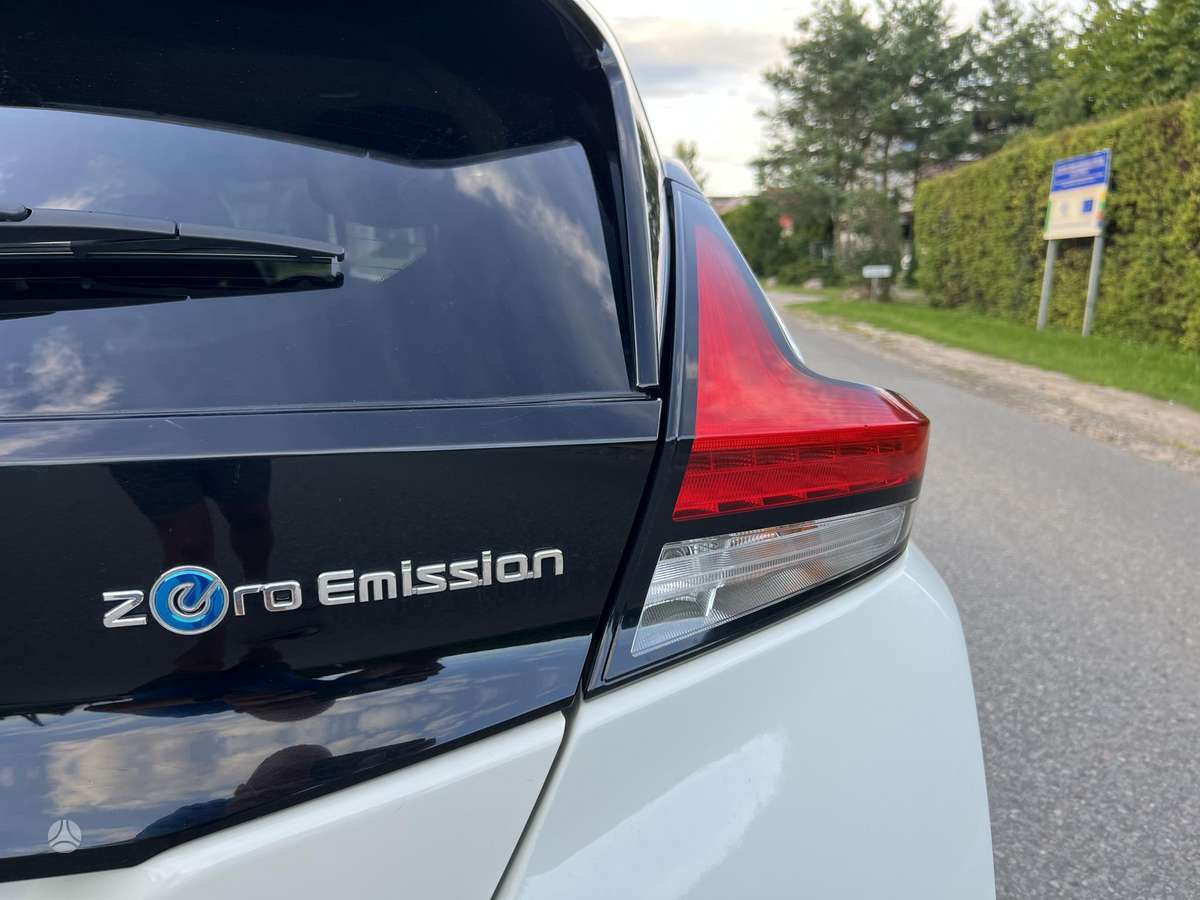 Nissan Leaf, 40 kWh, hatchback