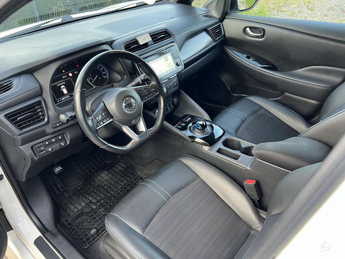 Nissan Leaf, 40 kWh, hatchback