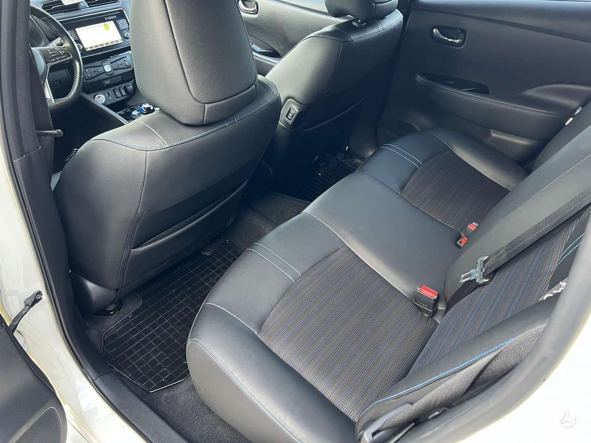 Nissan Leaf, 40 kWh, hatchback