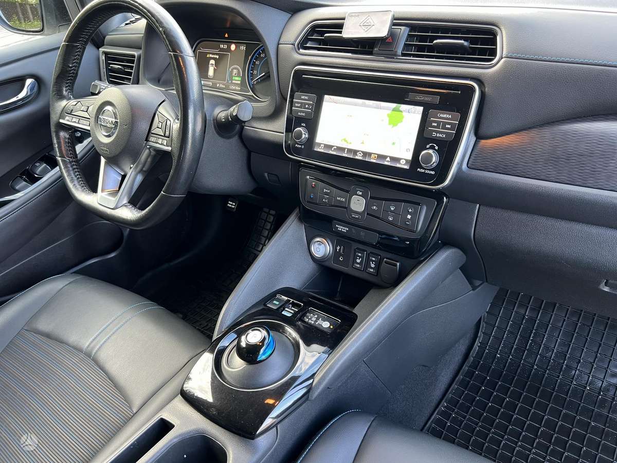 Nissan Leaf, 40 kWh, hatchback