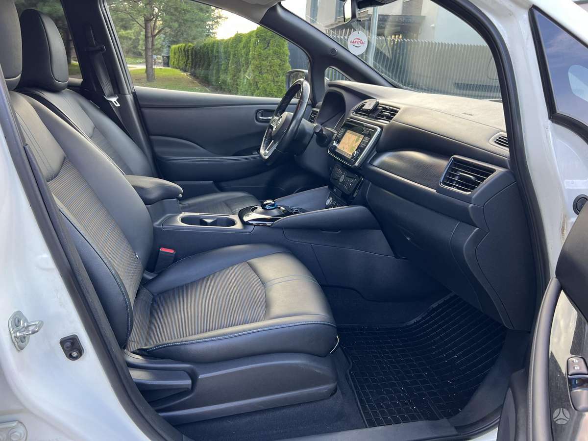 Nissan Leaf, 40 kWh, hatchback