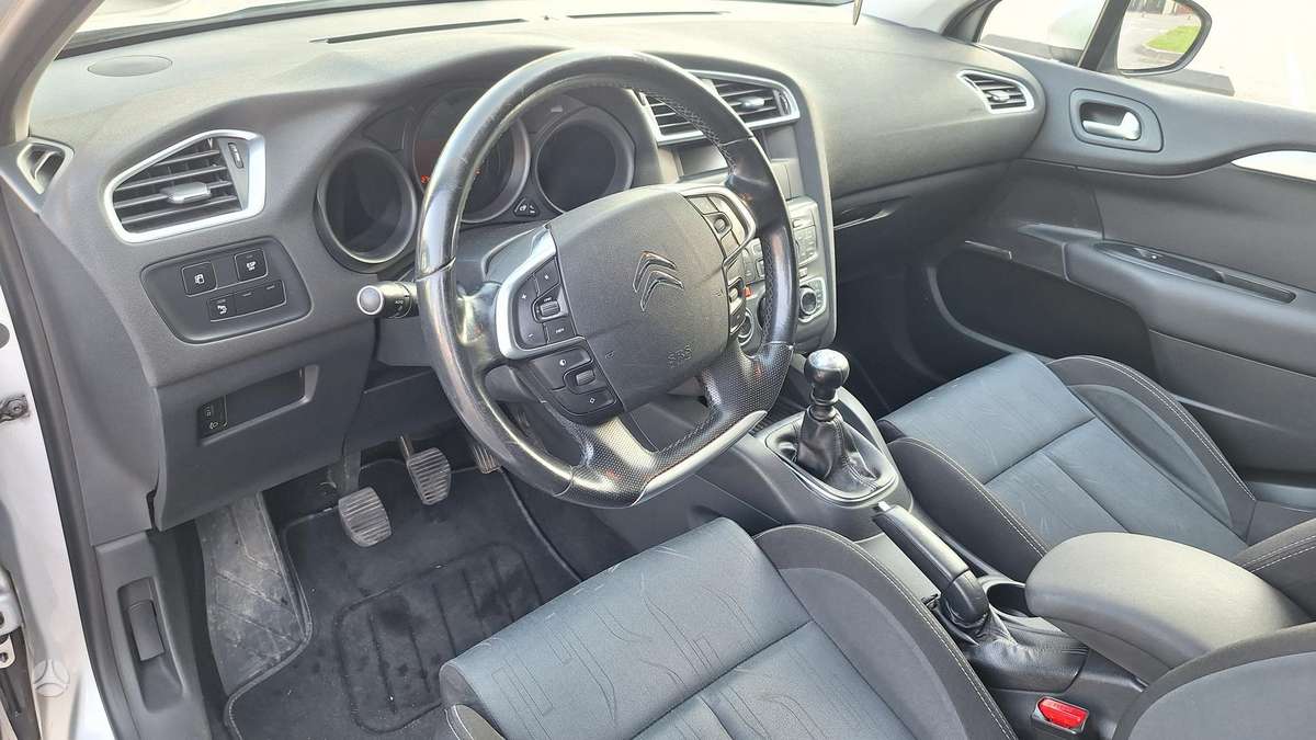 Citroen C4, 1.6 l., hatchback
