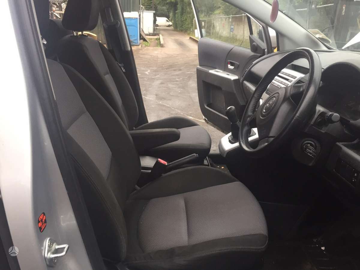 Mazda 5 dalimis