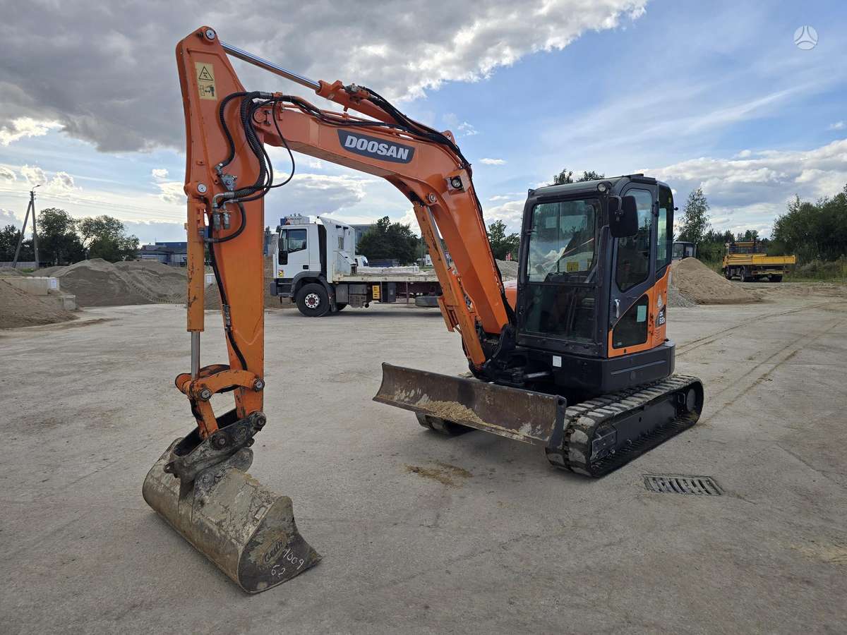 Doosan DX62R, mini excavator