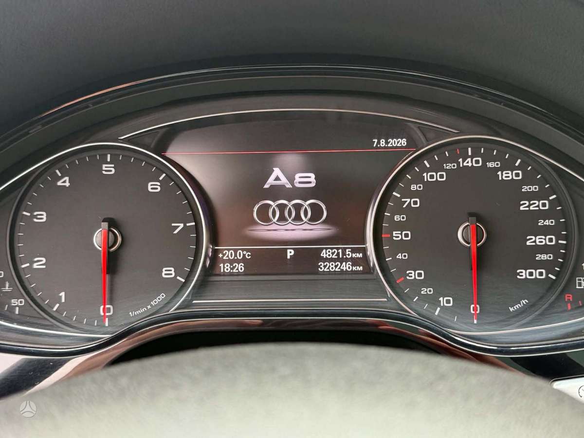 Audi A8, 4.2 l., Седан