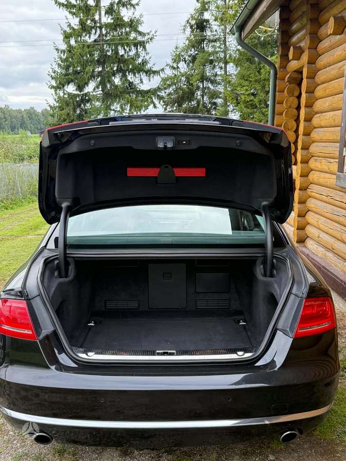Audi A8, 4.2 l., Седан