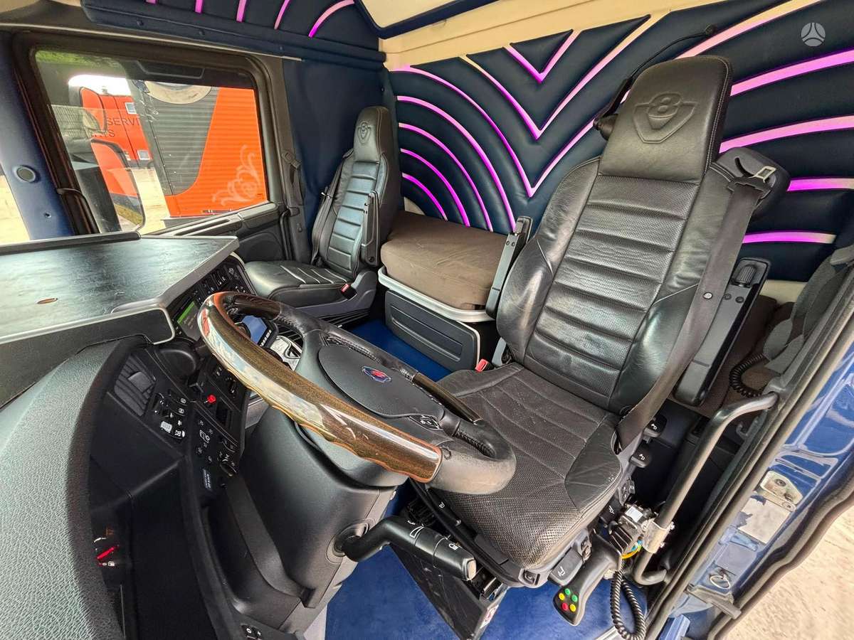 Scania R580 8x4*4, с краном