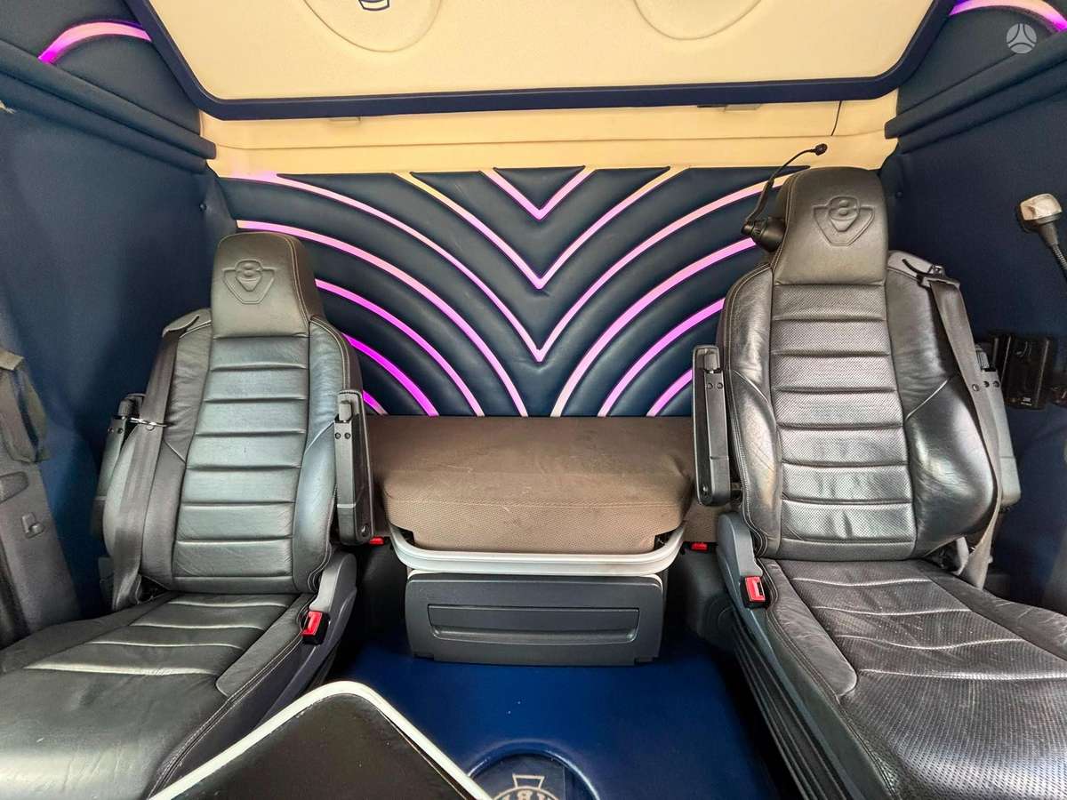 Scania R580 8x4*4, с краном