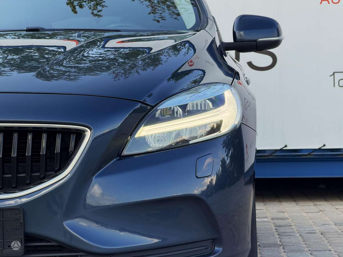 Volvo V40, 2.0 l., Хэтчбек