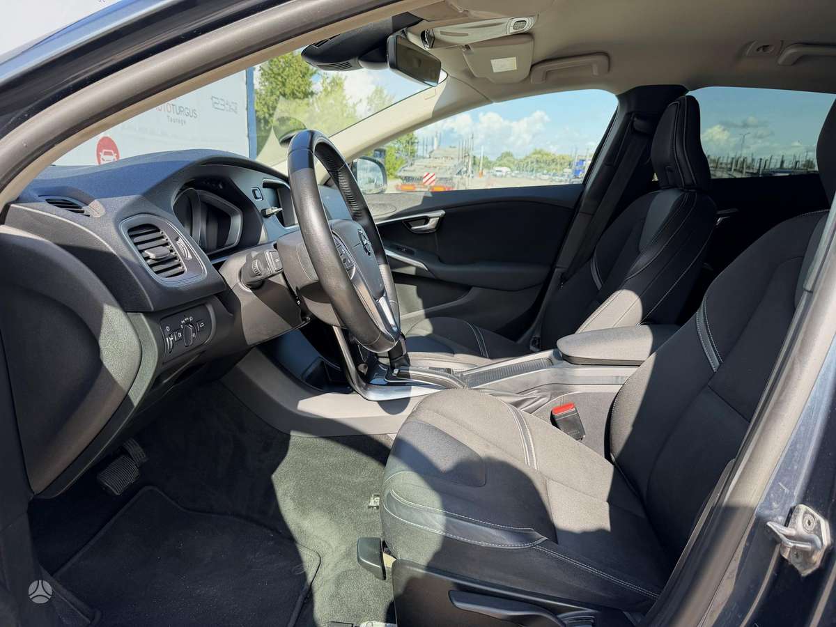 Volvo V40, 2.0 l., Хэтчбек
