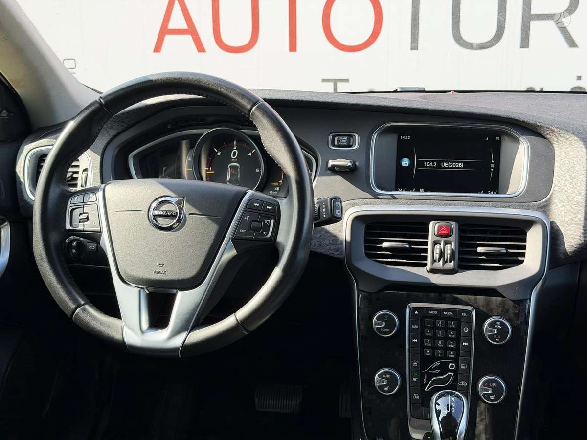 Volvo V40, 2.0 l., Хэтчбек