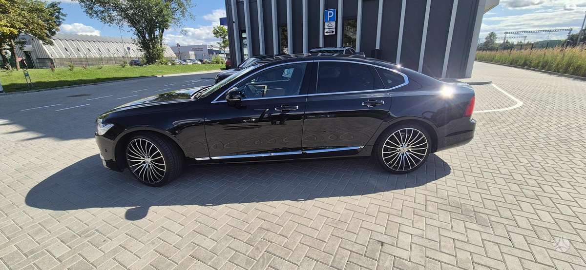 Volvo S90 - 2
