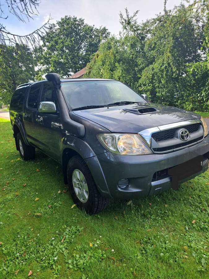 Toyota Hilux - 1