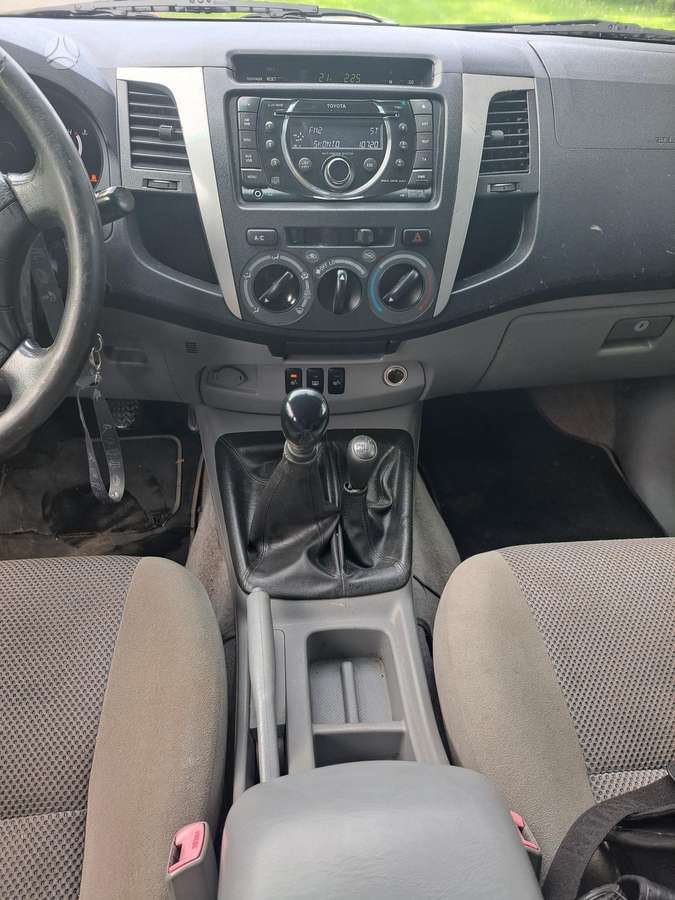 Toyota Hilux - 5