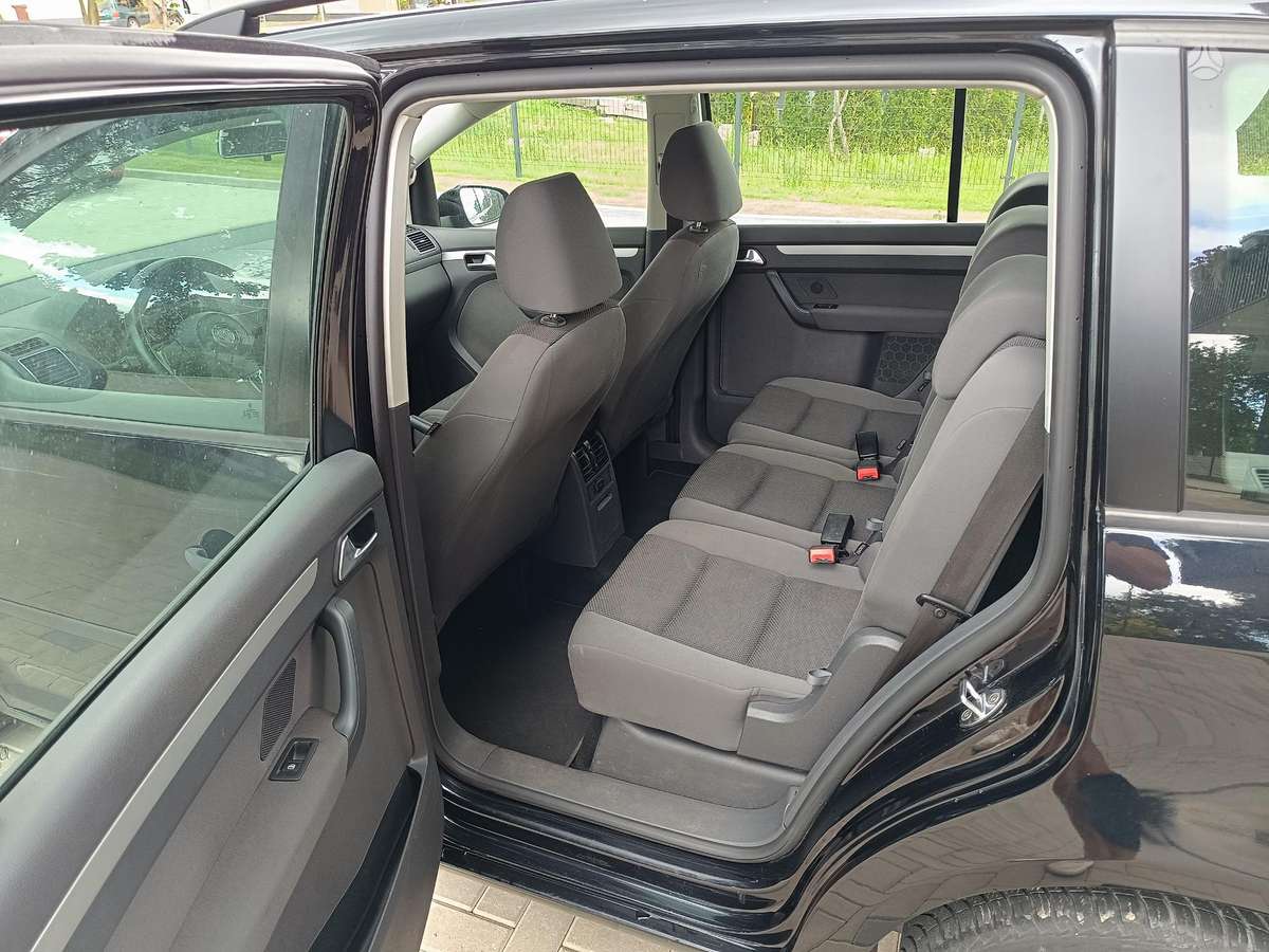 Volkswagen Touran - 10