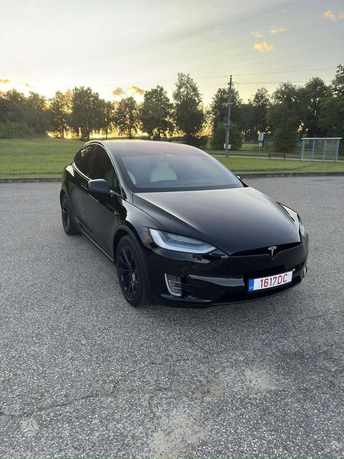Tesla Model X - 2