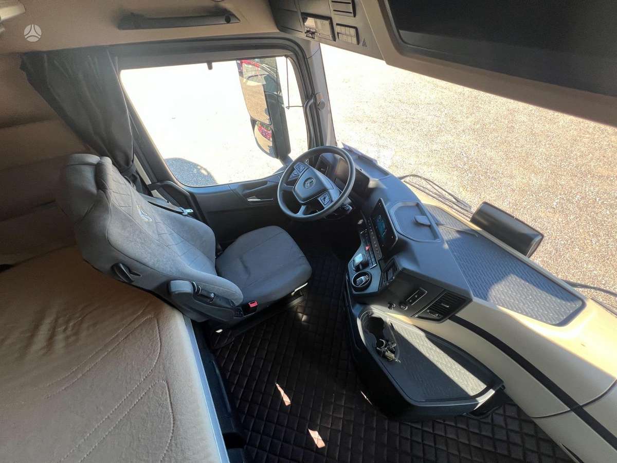Mercedes-Benz Actros 1845, double sleeper