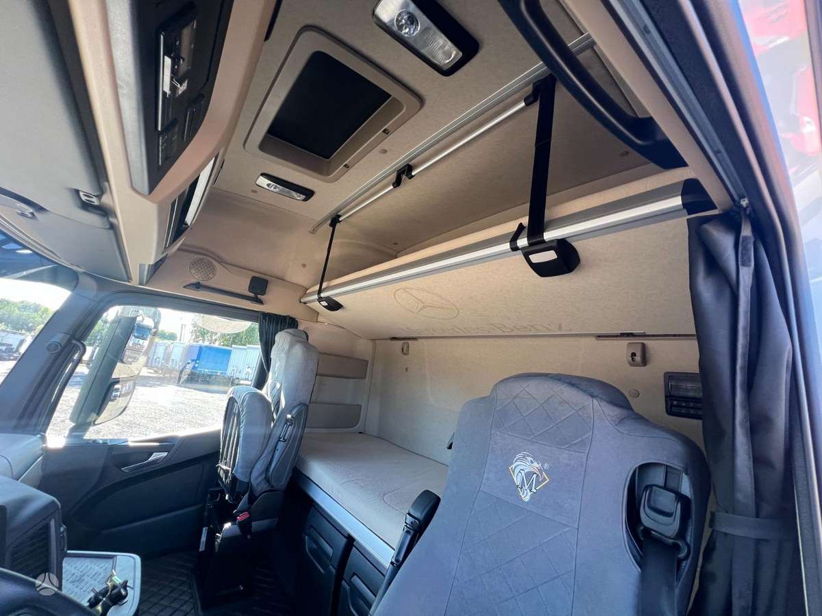 Mercedes-Benz Actros 1845, double sleeper