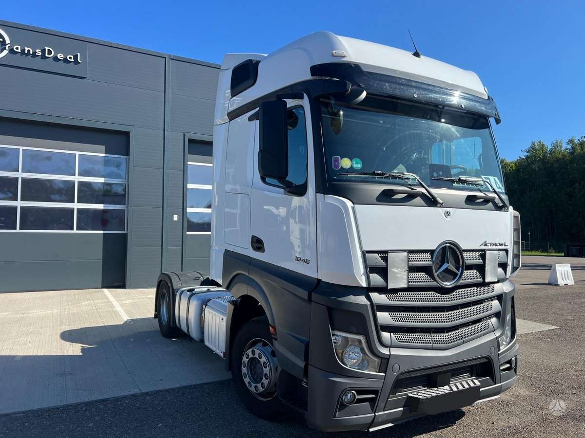 Mercedes-Benz Actros 1845, double sleeper