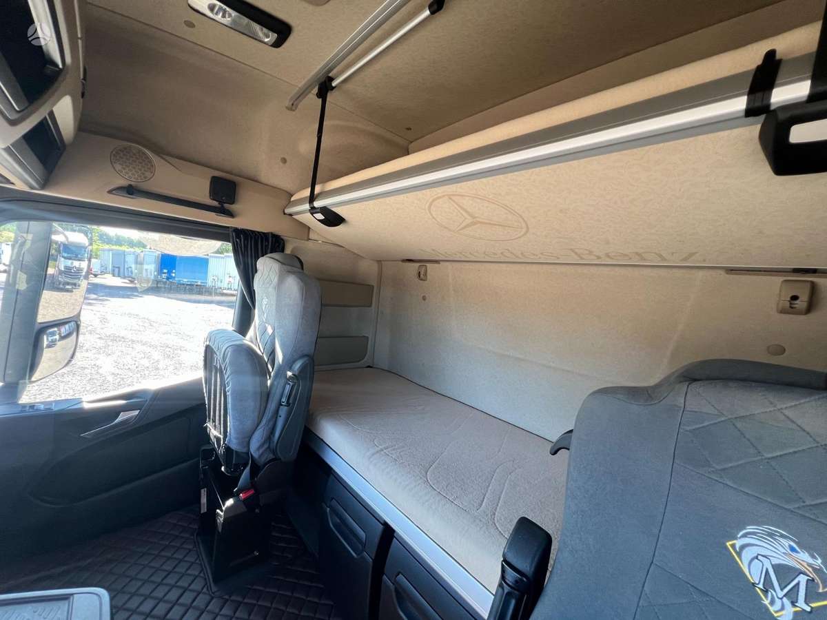 Mercedes-Benz Actros 1845, double sleeper