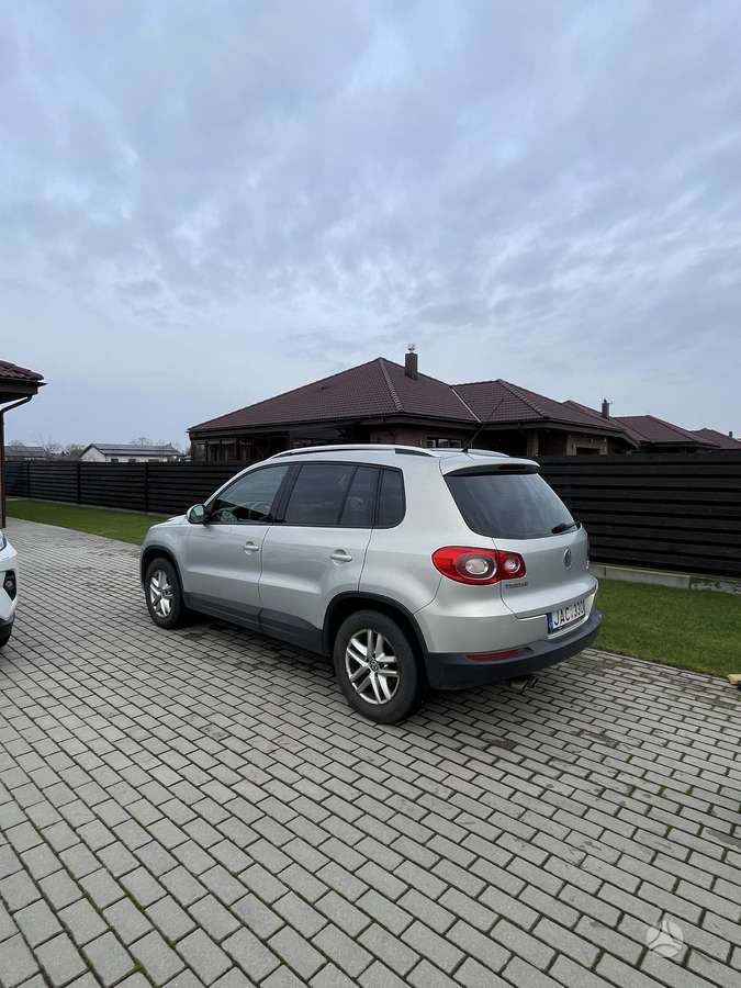Volkswagen Tiguan - 2