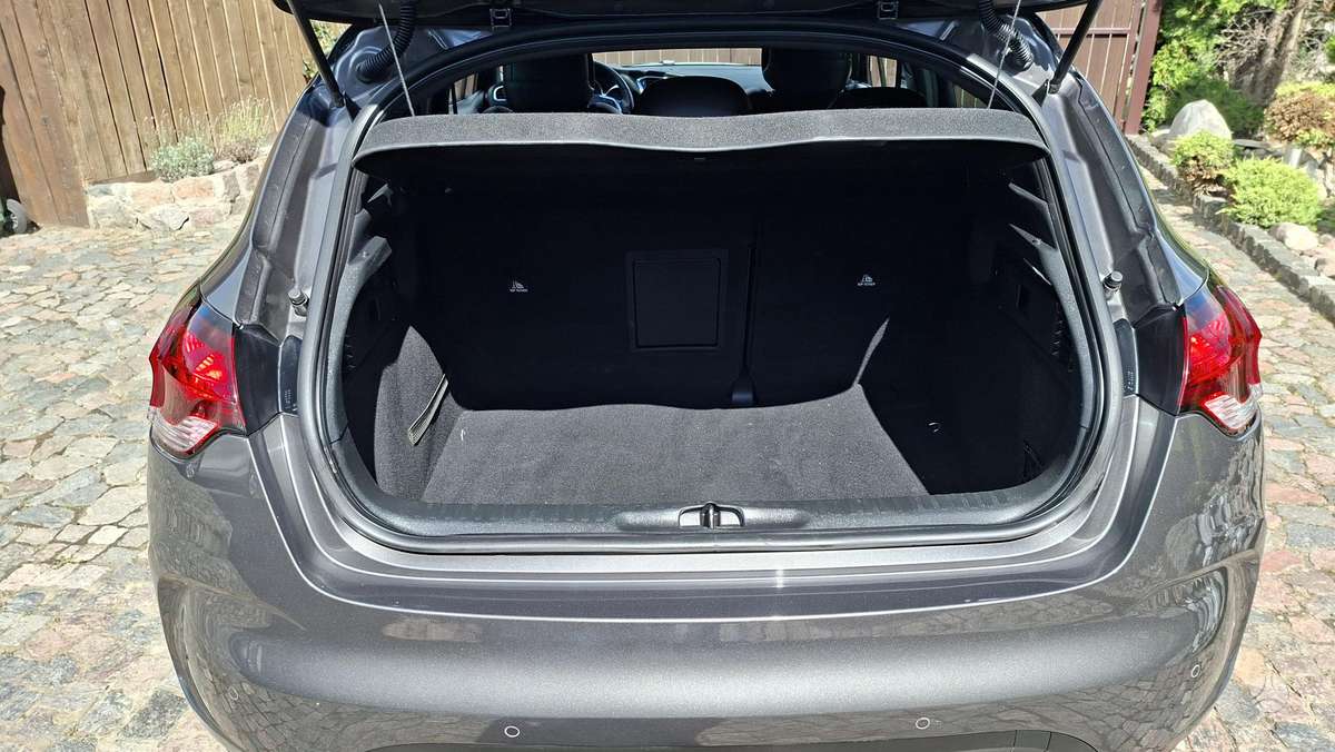 Citroen DS4, 1.6 l., hatchback