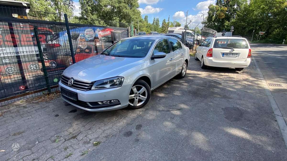 Volkswagen Passat, Седан