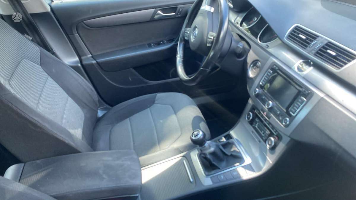 Volkswagen Passat, Седан