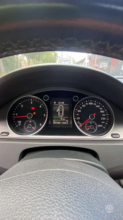 Volkswagen Passat, Седан