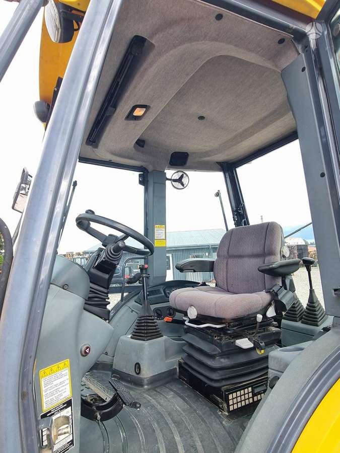New Holland LB115, excavator loader