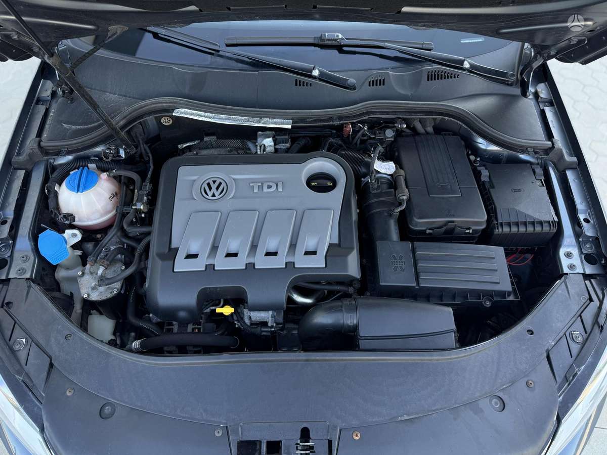 Volkswagen Passat - 12