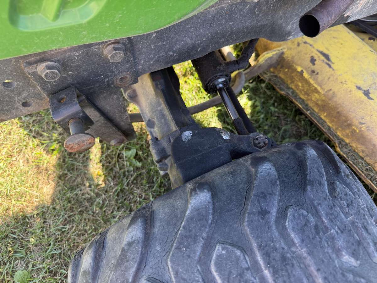John Deere 2305, sodo traktoriai